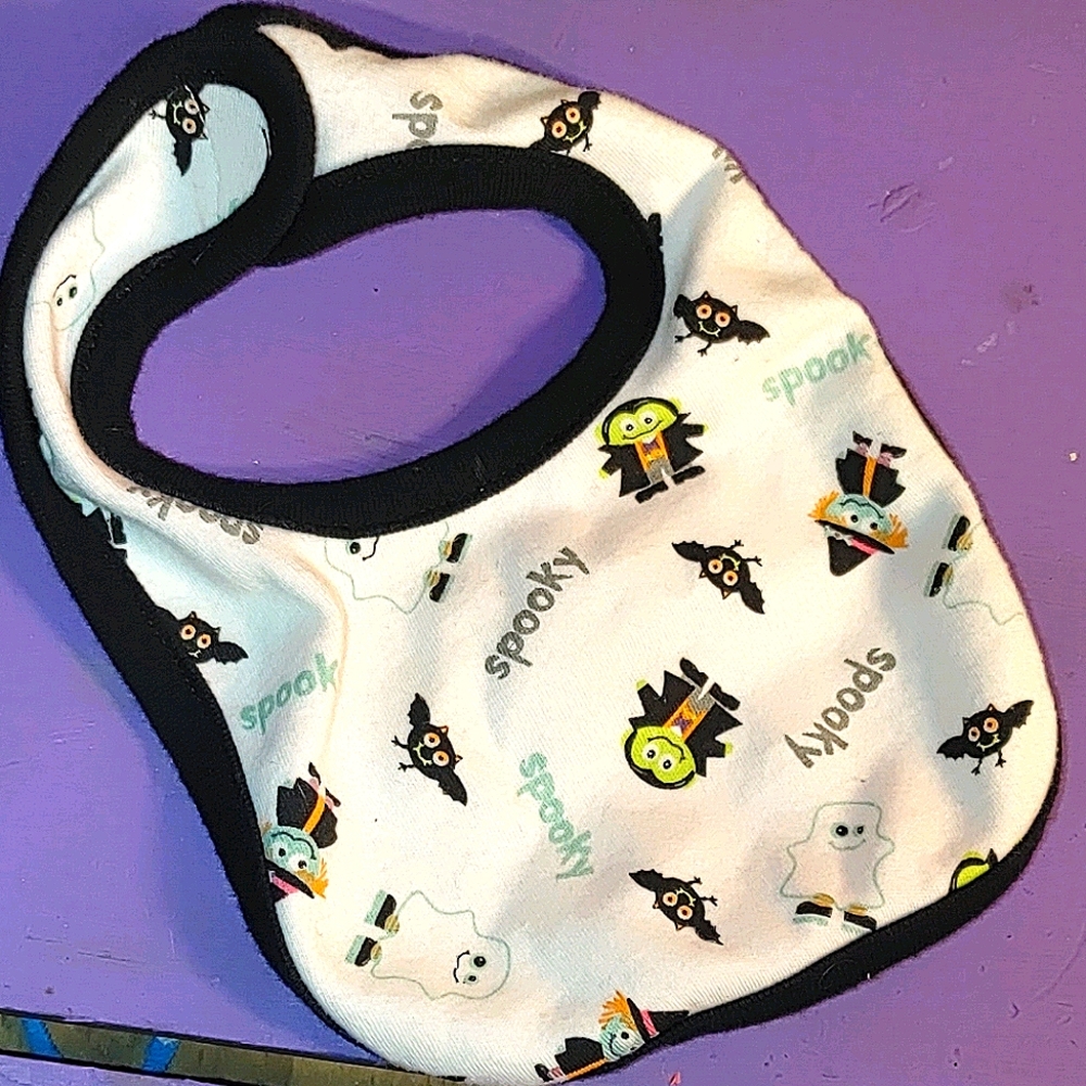 🎃Cute Spooky Halloween Unisex Baby Bib🎃- MUST BUNDLE